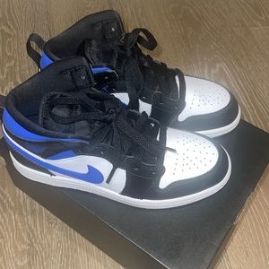 Jordan 1 MID